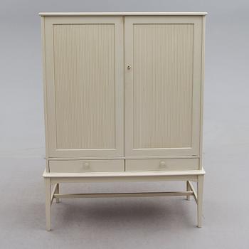 KLÄDSKÅP, gustaviansk stil, Svante Skogh, 1900-talets andra hälft.
