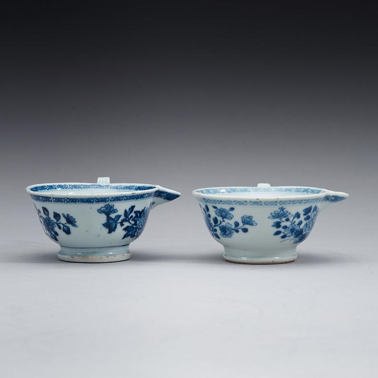 A set of two blue and white sauce boats, Qing dynasty, Qianlong (1736-95).