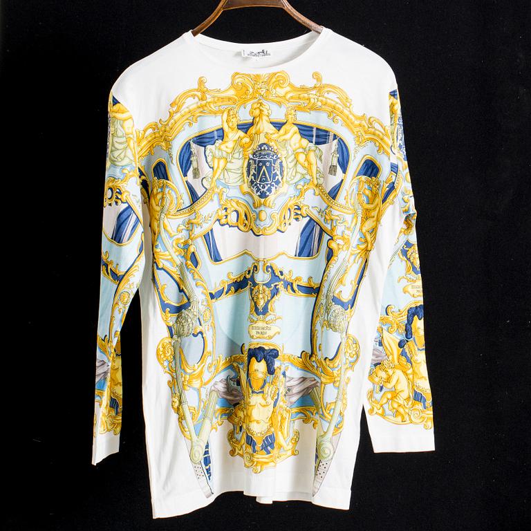 TOP, Hermès.