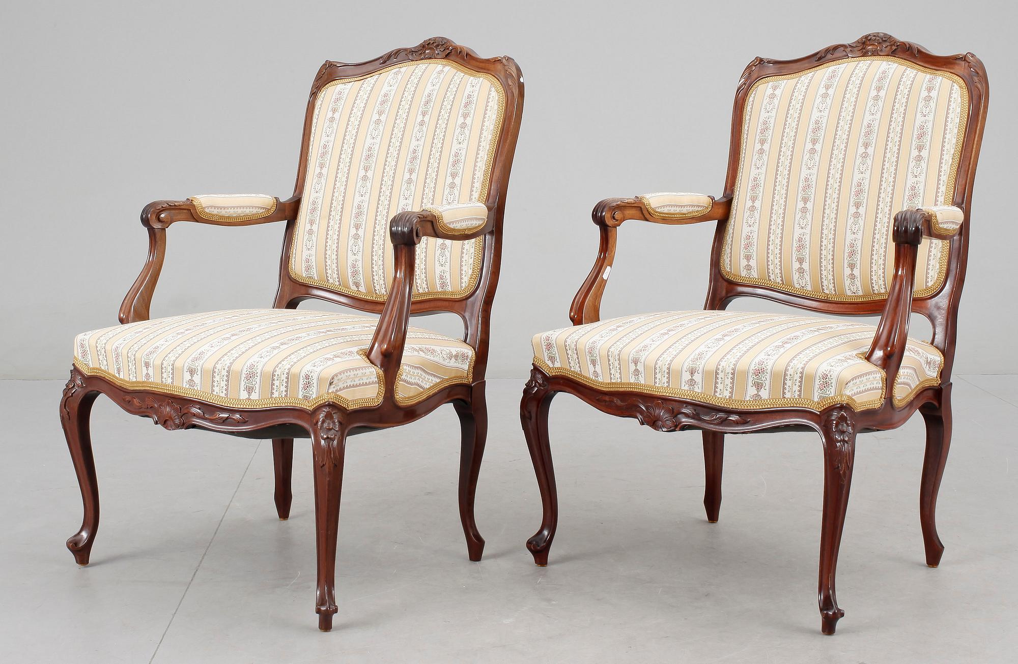 KARMSTOLAR, ett par, rokokostil, 1900-tal.