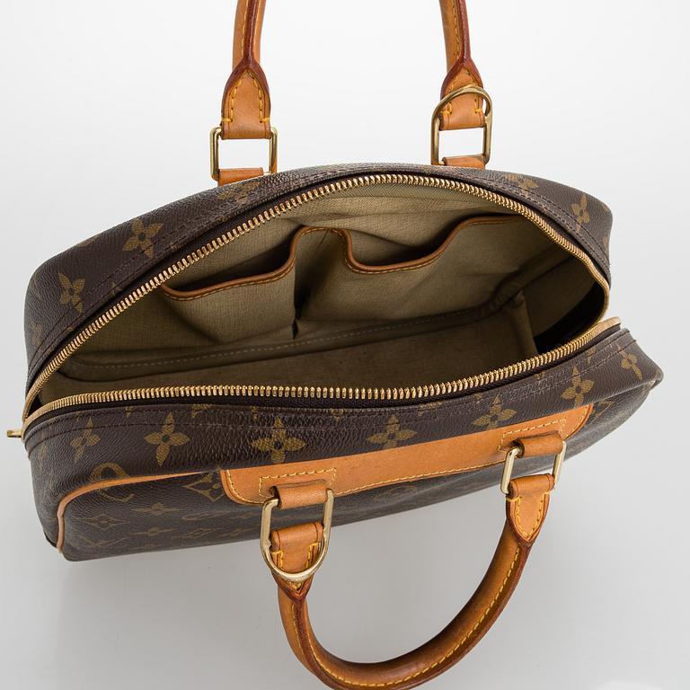 LOUIS VUITTON Deauville Bag.