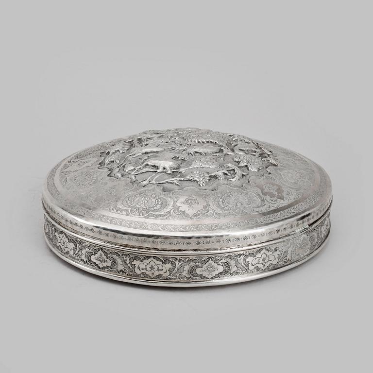 KAKBURK, silver, Persisk, Isfahan, Rezā Shāh perioden, omkr 1900-talets mitt. Totalvikt ca 1080 gram.