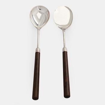 Kay Bojesen, Serveringsfat samt -bestick, sterlingsilver och palisander, Danmark. Kring 1960-talets mitt.