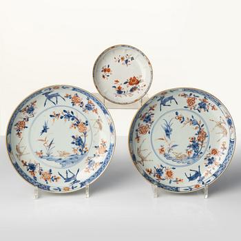 Tallrikar, nio stycken, kompaniporslin. Qingdynastin, Qianlong (1736-95).