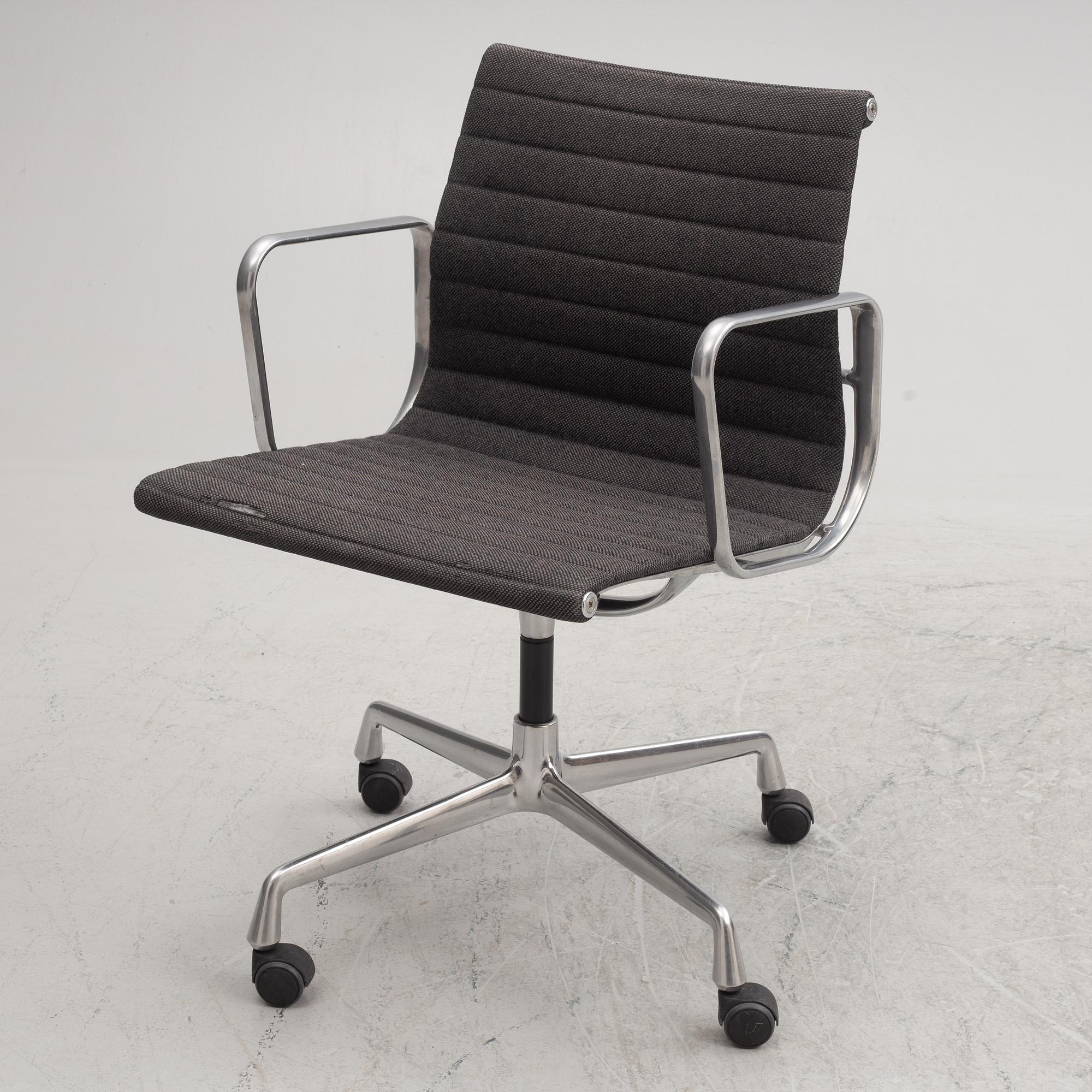 Charles & Ray Eames, an EA 108 office swivel chair for VItra.