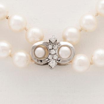 A necklace with cultured pearls and clasp in 18K white gold with round brilliant-cut diamonds, Hellström & Åhrling 1981.