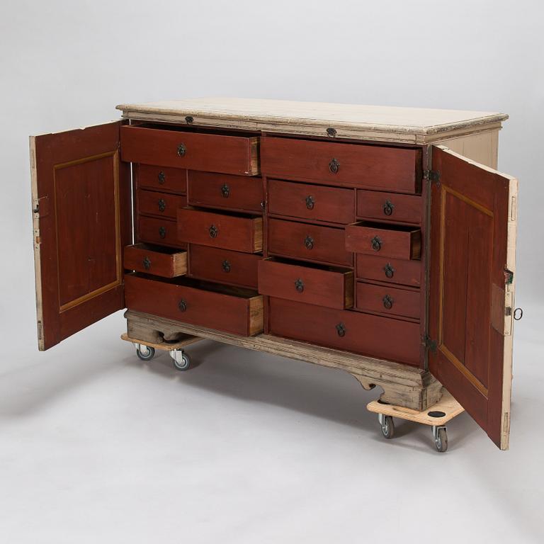 A painted pine sideboard from the 19th century.