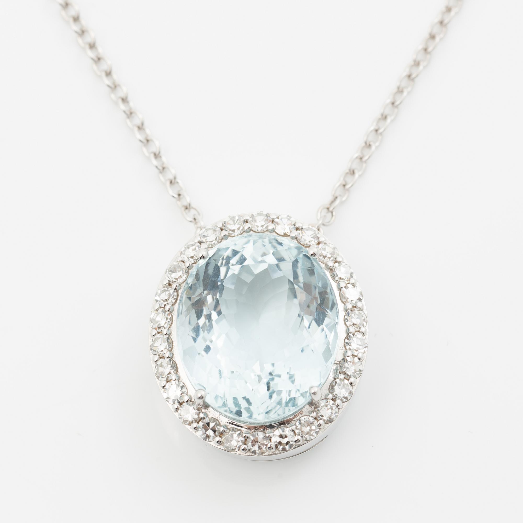 Collier 18K vitguld med oval akvamarin och briljantslipade diamanter.