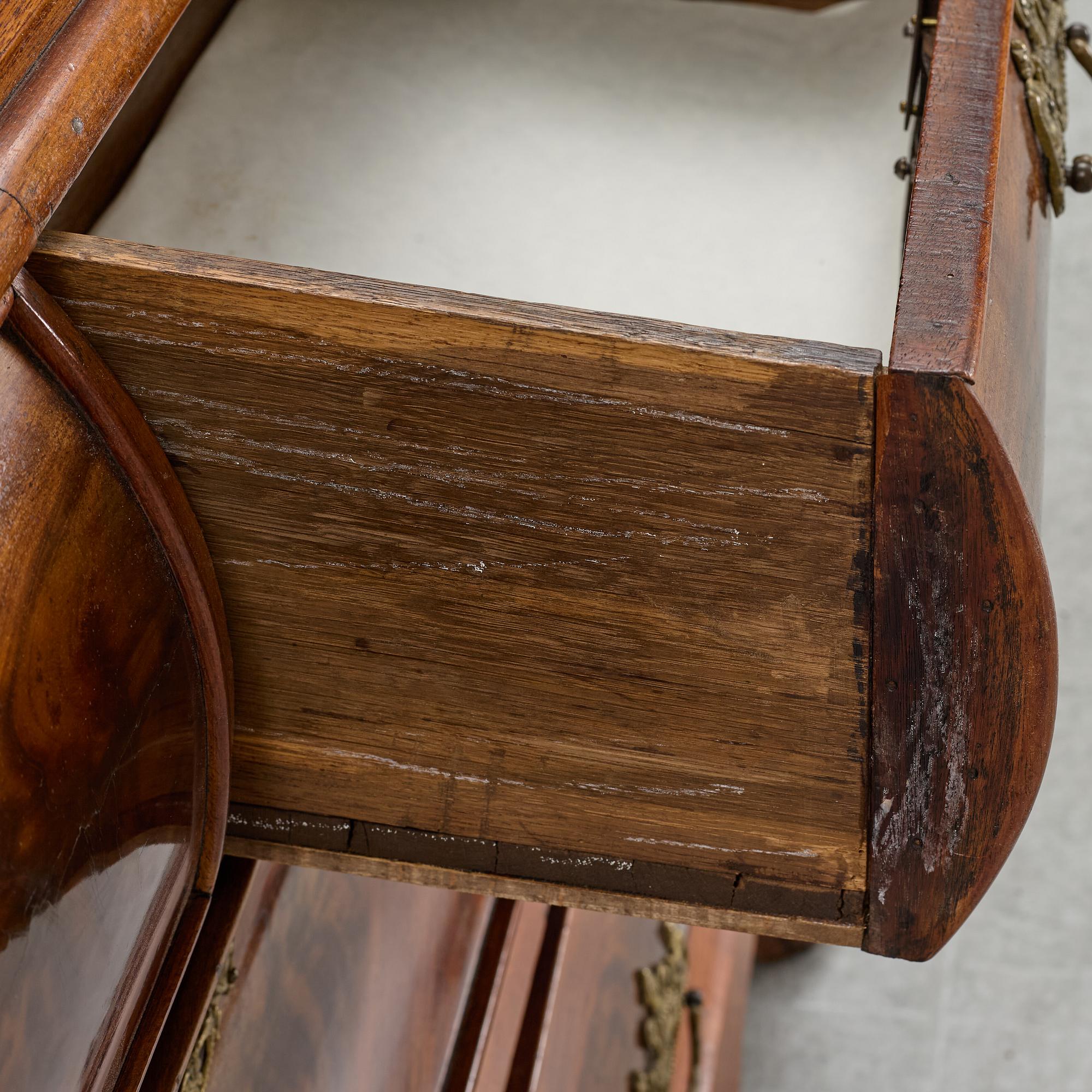 Display cabinet, 20th century, Louis XV style.