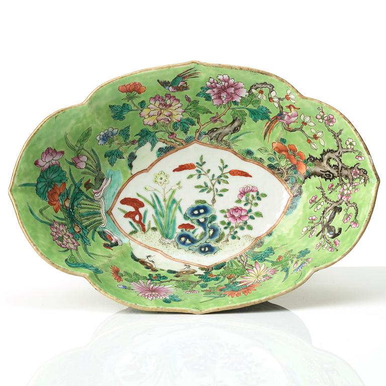 A famille rose serving dish, Qing dynasty, circa 1900.