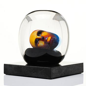 skulptur, huvud i glasglob, Kosta Boda, ed 200.