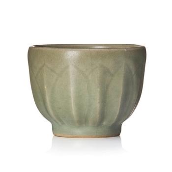 A celadon glazed lotus shaped cup, Yuan/Ming dynasty.
