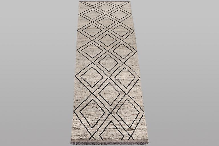 A runner carpet, Morocco, Berber, ca 475 x 100 cm.