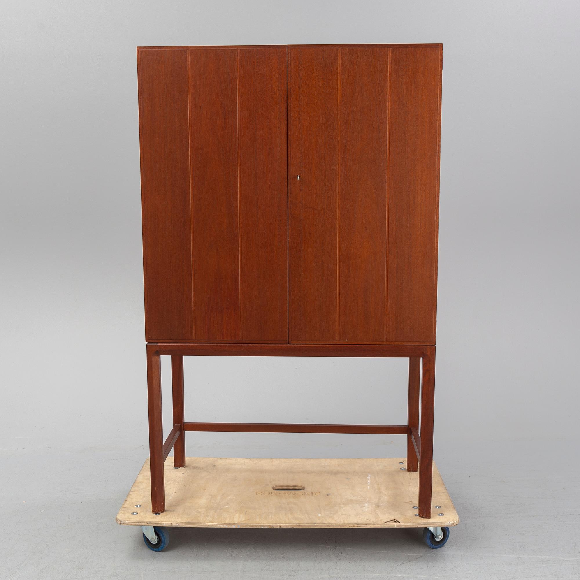 AXEL LARSSON, skåp, 1-147 ur Signum serien, AB Svenska Möbelfabrikerna Bodafors, 1963.