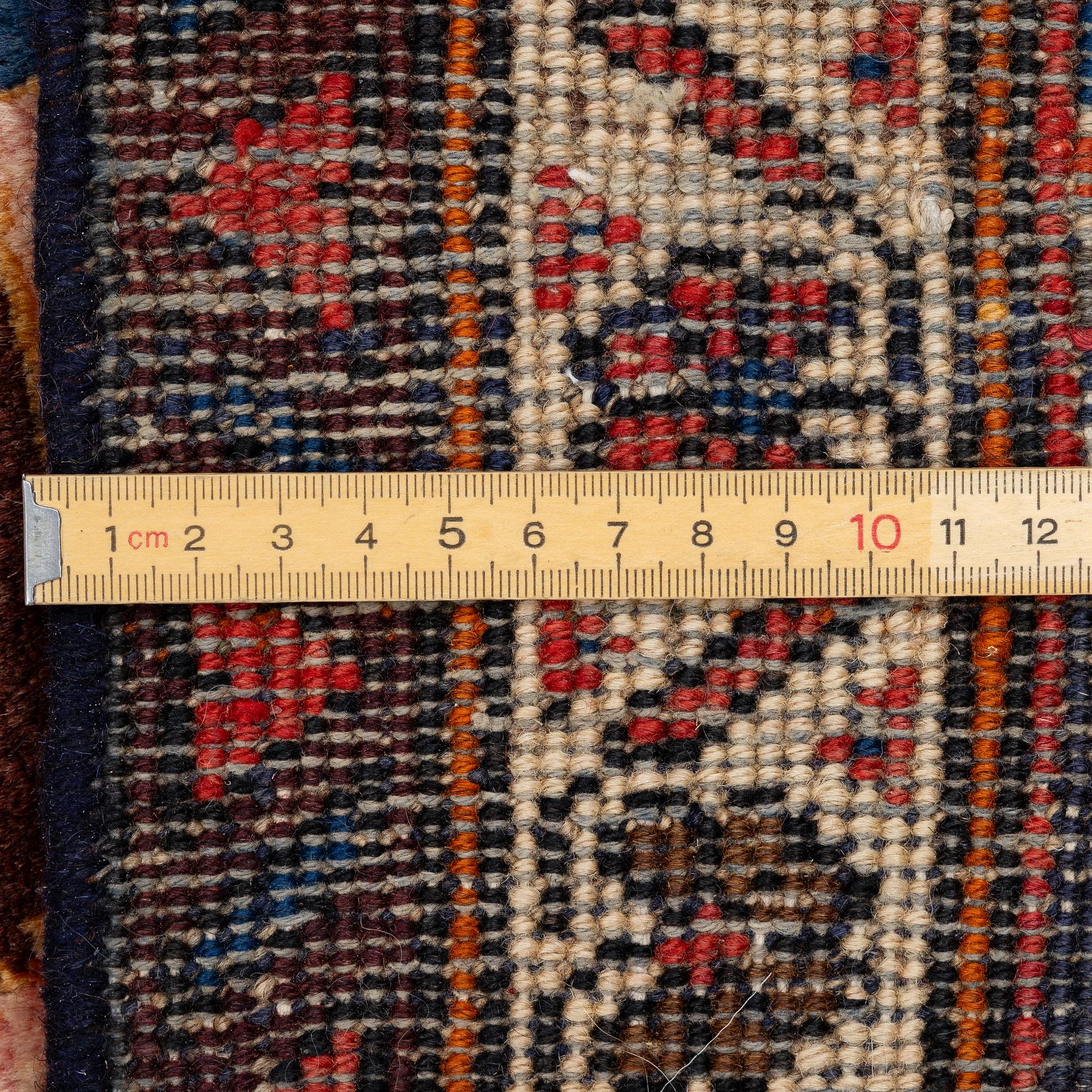 A Chahar Mahal va Bakhtiar carpet  ca 393 x 300 cm.