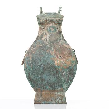 A Han style copper alloy vase with cover, 20th Century.