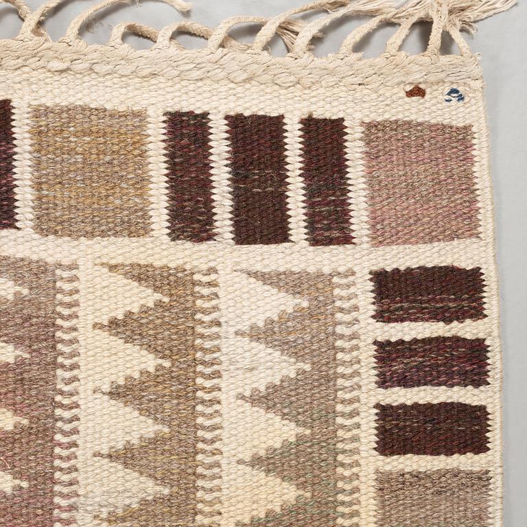 CARPET. "Salerno grå" ("Kristianstad"). Flat weave. 306 x 229 cm. Signed AB MMF BN.