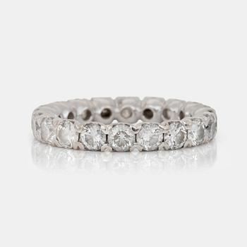 An eternity brilliant-cut diamond ring, circa 2.00 cts in total. Quality circa H-I/VS-SI.