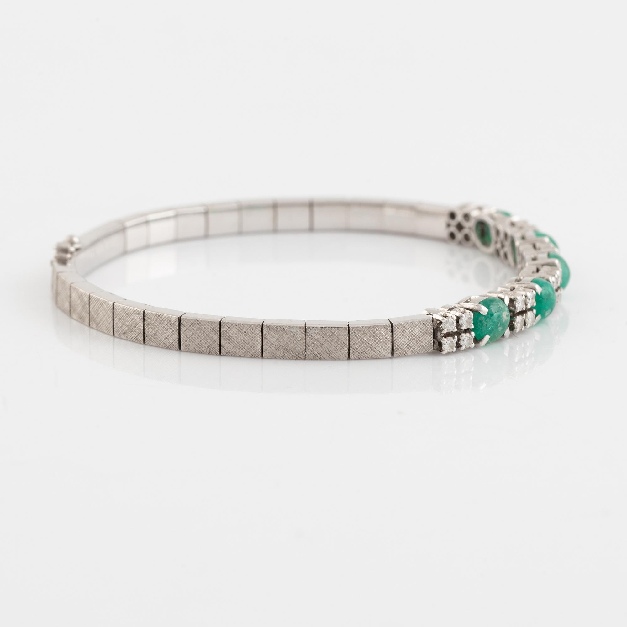 Bracelet, white gold with cabochon-cut emeralds and brilliant-cut diamonds.