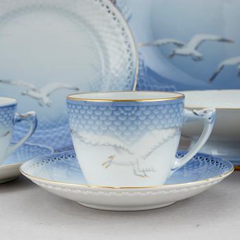 KAFFESERVIS, porslin, 37 delar, "Måsen", Bing & Gröndal, Danmark, 1900-talets andra hälft.