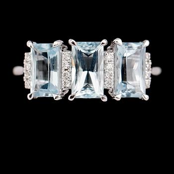 RING, 18 k vitguld, akvamariner tot 1.88 ct, briljantslipade diamanter tot 0.08 ct.