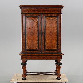 KABINETTSKÅP, för mynt och medaljer, barockstil, Leonard Ellström Stockholm 1873.