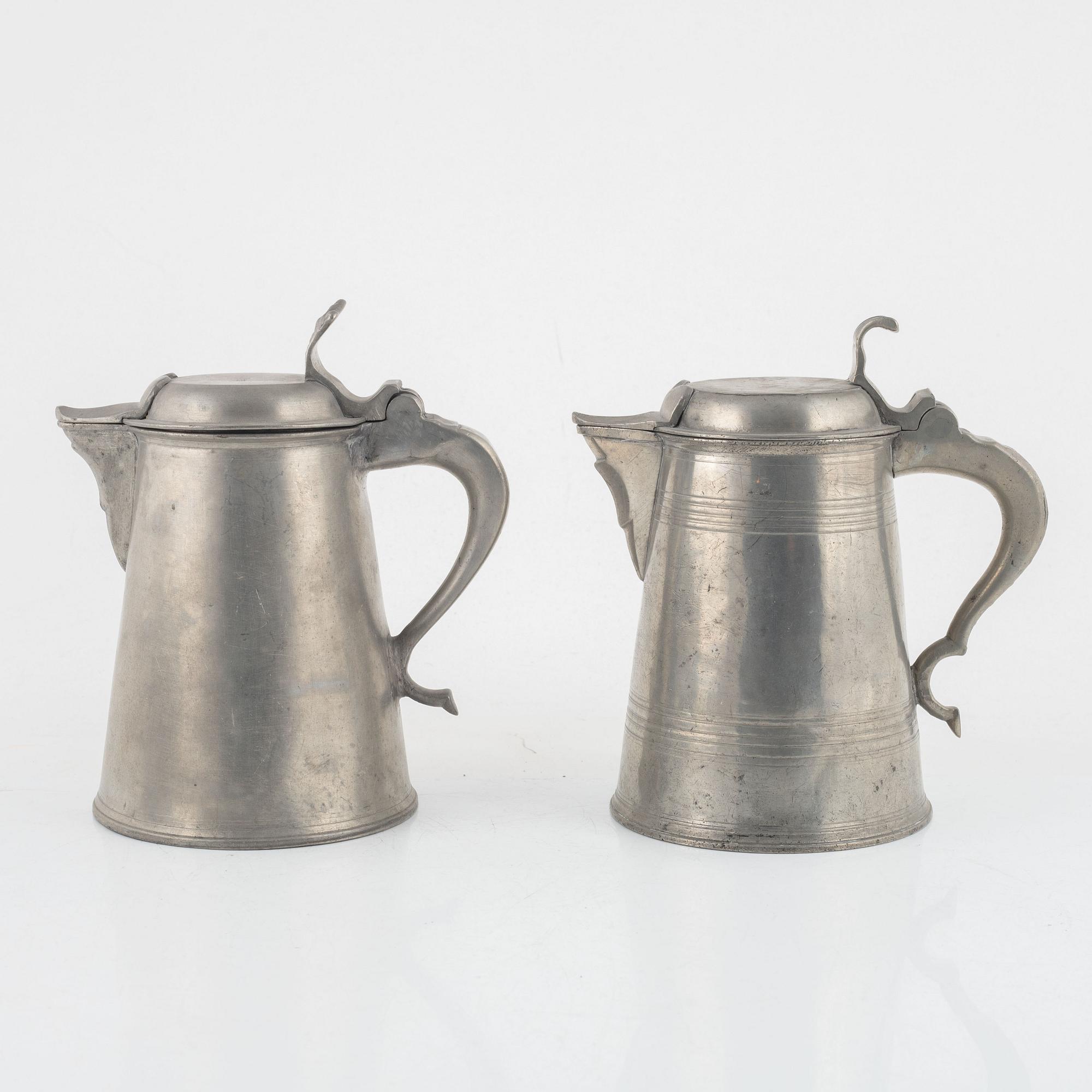 Kannor, två stycken, samt kallskål, tenn, olika mästare, 1800-tal.