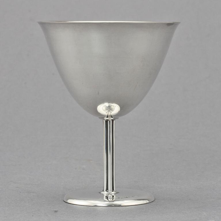 BÄGARE PÅ FOT, 18 st, silver, C G Hallberg, Stockholm, 1957. Vikt 1 125 g.