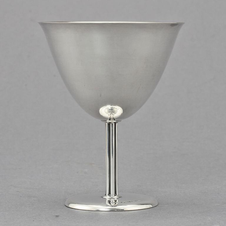 BÄGARE PÅ FOT, 18 st, silver, C G Hallberg, Stockholm, 1957. Vikt 1 125 g.