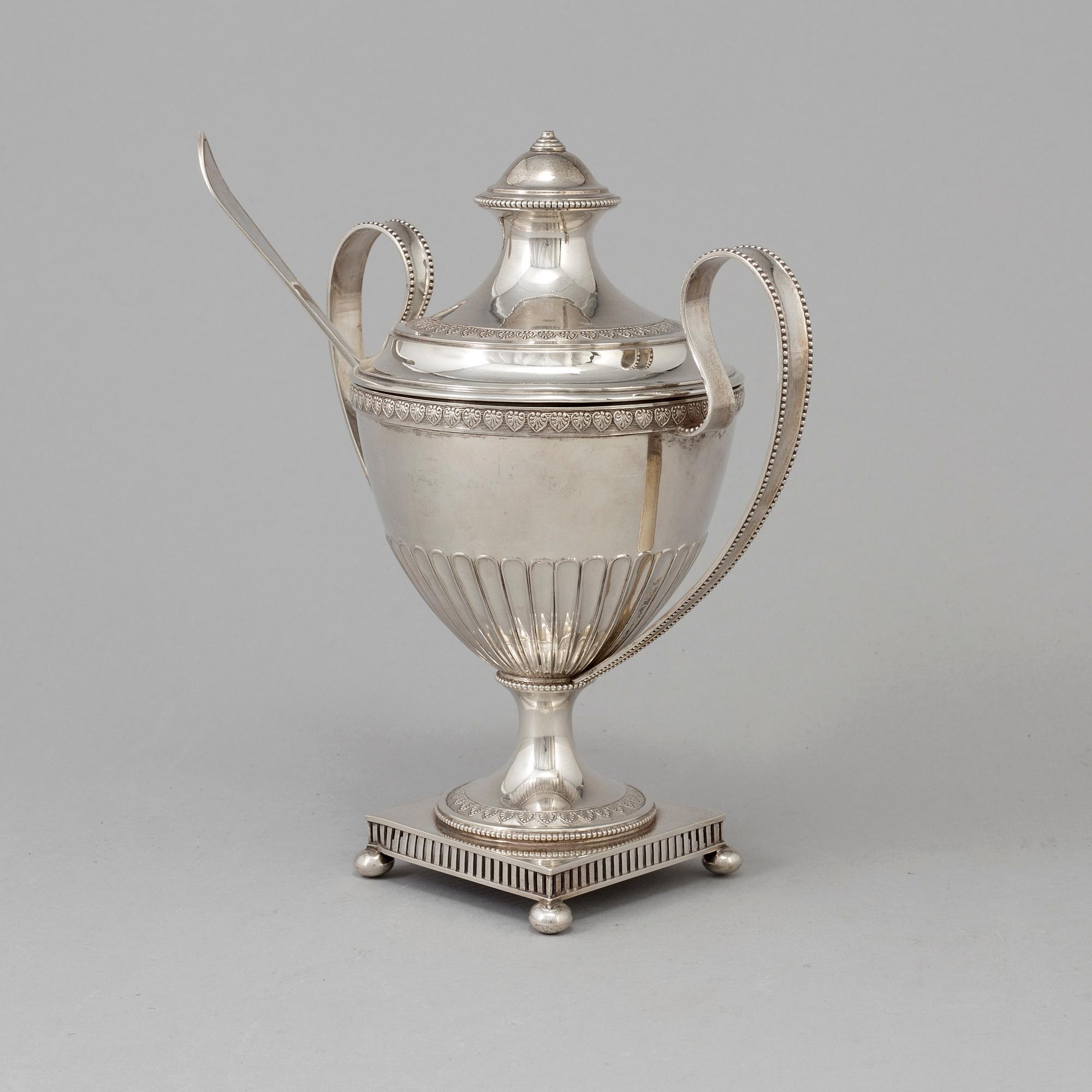 A bowl with a lid and a spoon for sugar, silver. Including CG Hallberg, Stockholm 1900. Total weight 484 grams.