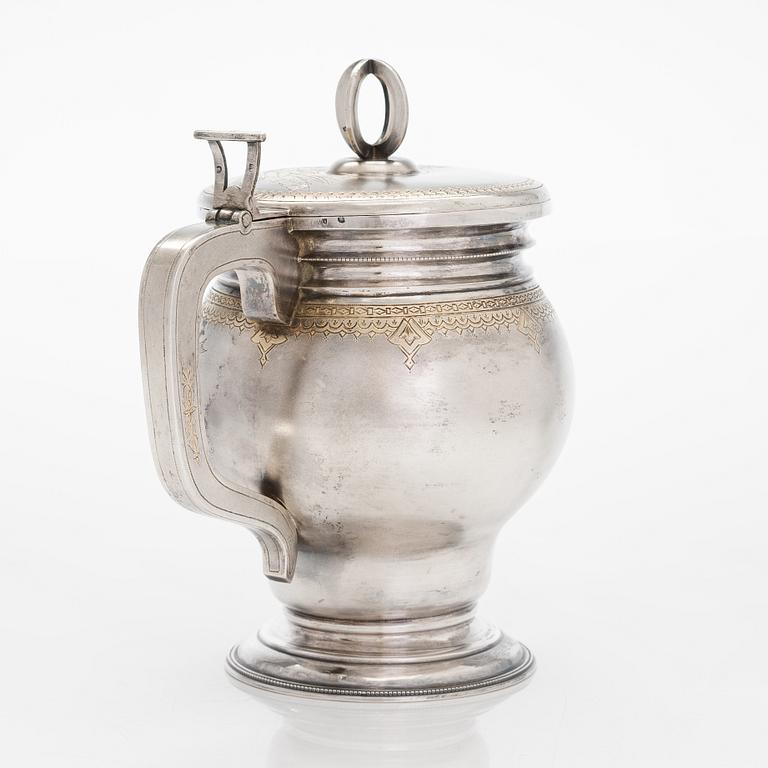 Petr Chumakov, dryckeskanna, silver och förgyllt silver, Moskva 1895.