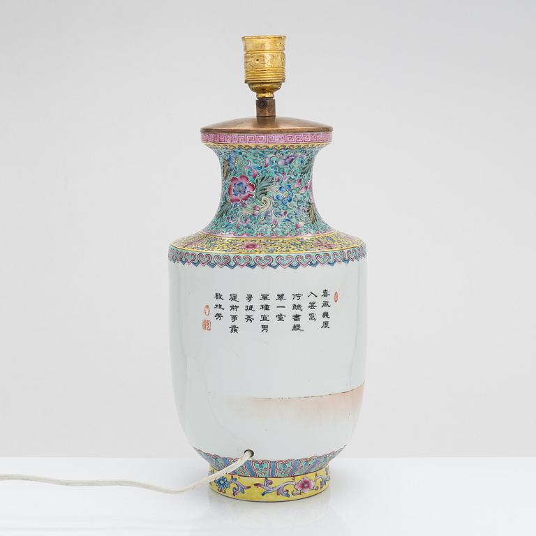 A 20th century chinese porcelain tablelamp in republic style. With Qianlong's four character mark.