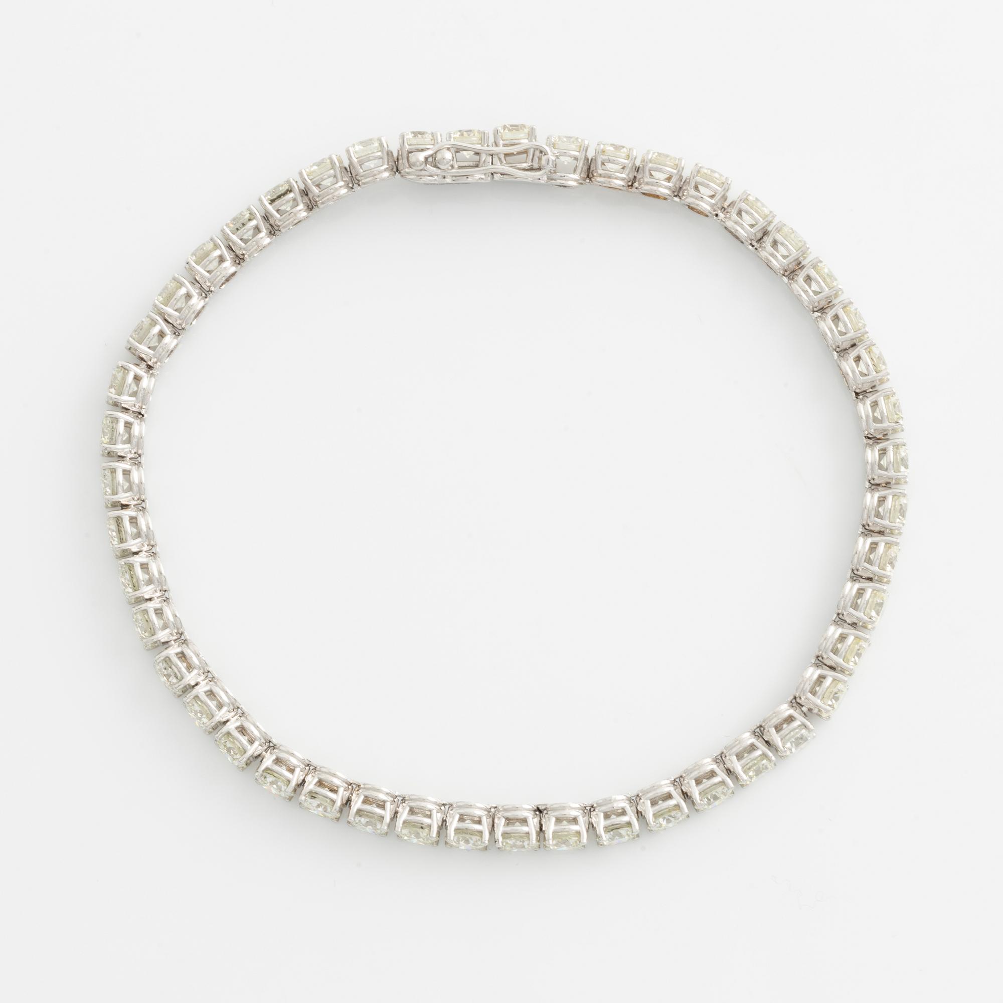 Tennis bracelet with brilliant-cut diamonds, total 9.02 ct.