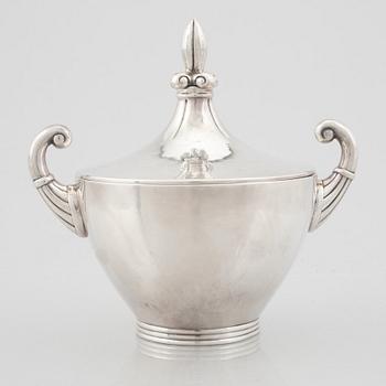 A Swedish silver sugarbowl with cover, mark of W.A. Bolin, Stockholm 1925.