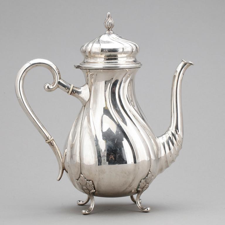 KAFFEKANNA, rokoko stil, silver, Johannes Siggaard, Danmark 1937. Vikt ca 631 gram.