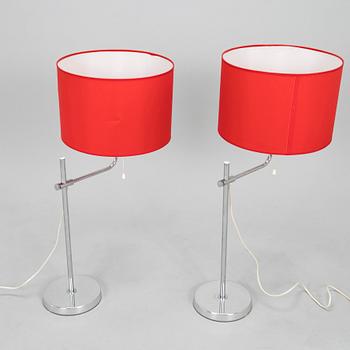 Pöytävalaisinpari malli B-142, Bergboms, 1970/80-luku. Punaiset varjostimet.