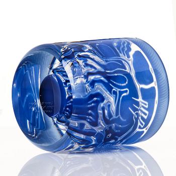 Edvin Öhrström, a "Tjurfäktare" (Bullfighter) ariel glass vase, Orrefors, Sweden, 1973.