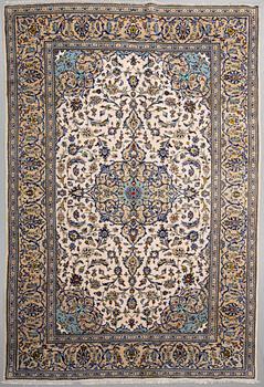 A CARPET, Kashan. 355 x 238 cm.