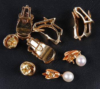 ÖRHÄNGEN OCH ÖRONCLIPS, 4 olika par, guld 18K. Totalvikt 17,8.