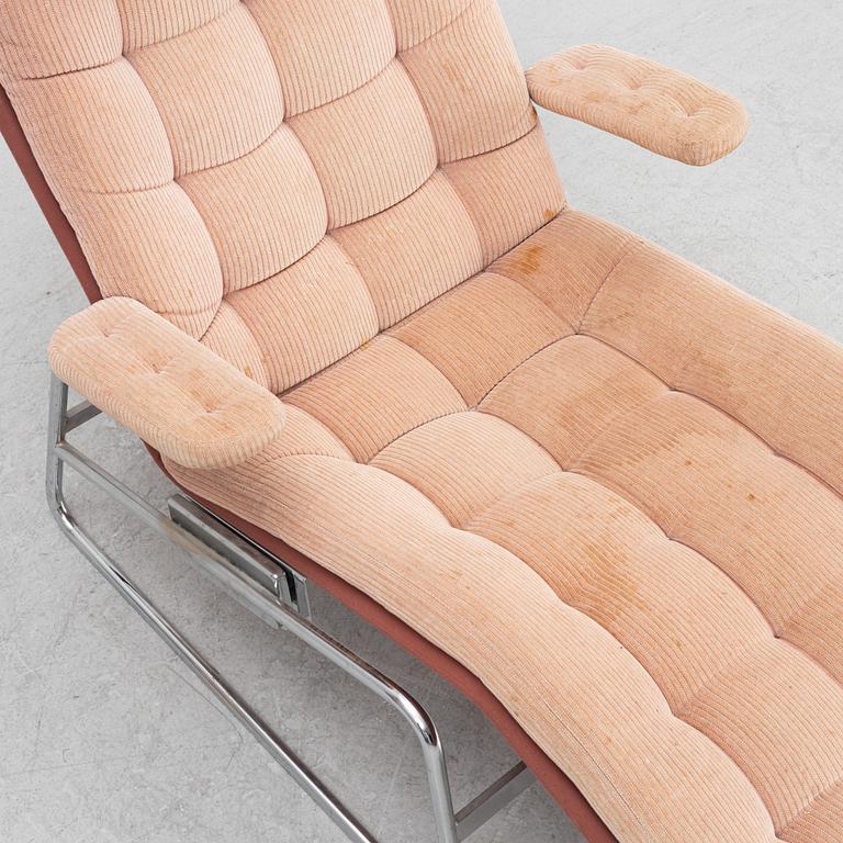 Sam Larsson, a 'Fenix' recliner, Dux.