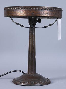 BORDSLAMPA, s k "Strindbergslampa", jugend, 1900-talets fösta kvartal.