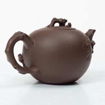 Två tekannor, yixing, Kina, tidigt 1980-tal.