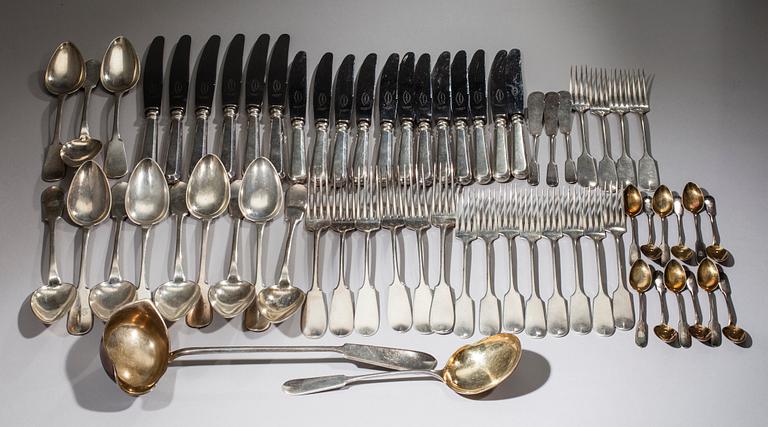 BESTICKUPPSÄTTNING, 65 delar, silver. Vikt ca 1790 g. (exklusive knivblad).