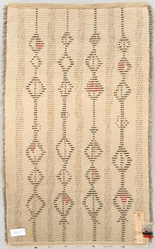 Maija Kolsi-Mäkelä, ryijy, malli Helmi Vuorelma Oy, Lahti. Noin 160 x 98 cm.