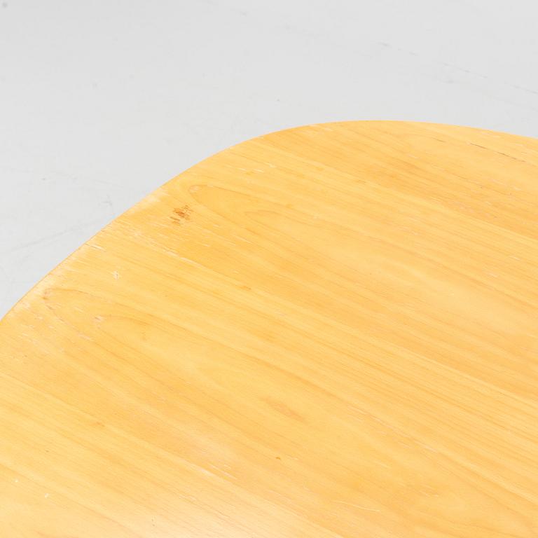 Bruno Mathsson & Piet Hein, a beech tree 'Superellips' dining table, Fritz Hansen, 1983.