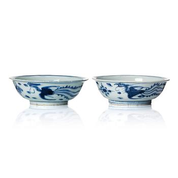 1111. A pair of blue and white bowls, Ming dynasty (1368-1644).