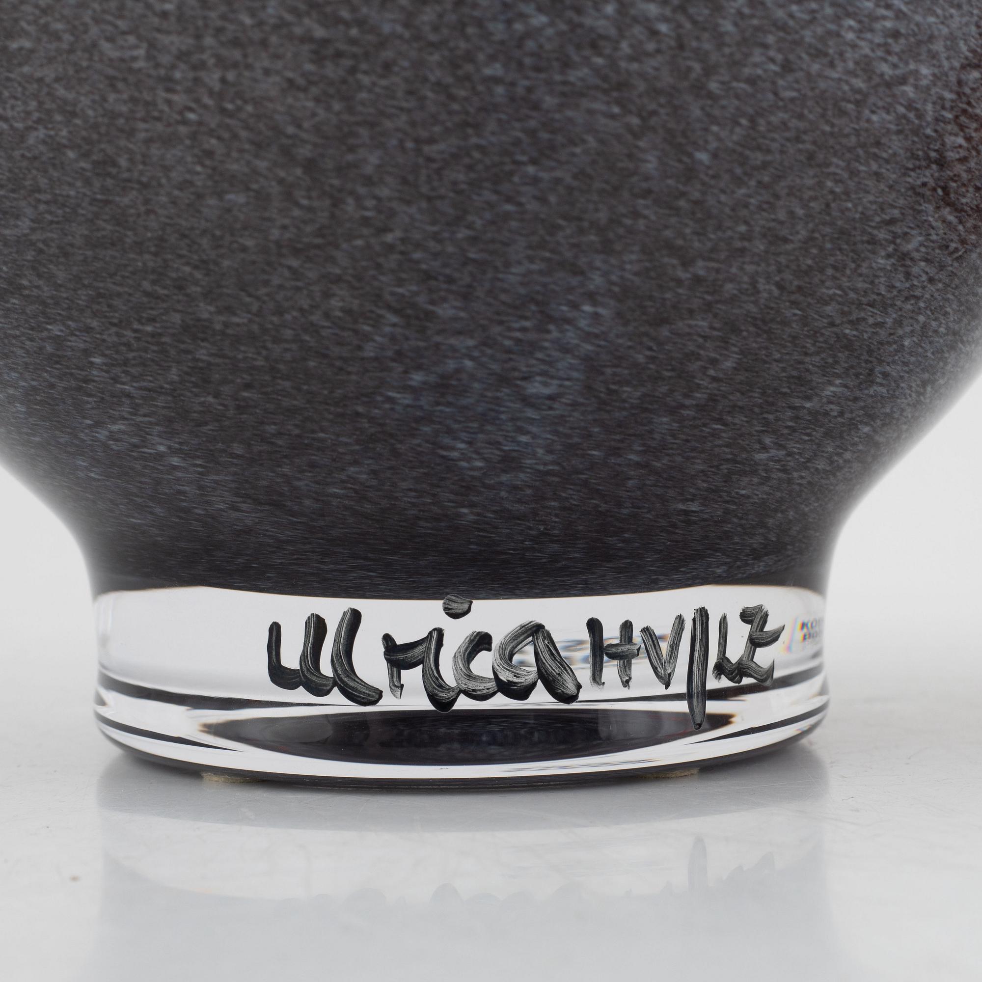 Ulrica Hydman-Vallien, vaser, 2 st, "Open Mind", Kosta Boda.