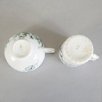 KAFFEKOPPAR MED FAT, 8 st och MOCKAKOPPAR MED FAT, 4 st, porslin. Wexiö Guld, Gustavsberg. I produktion 1892-1939.