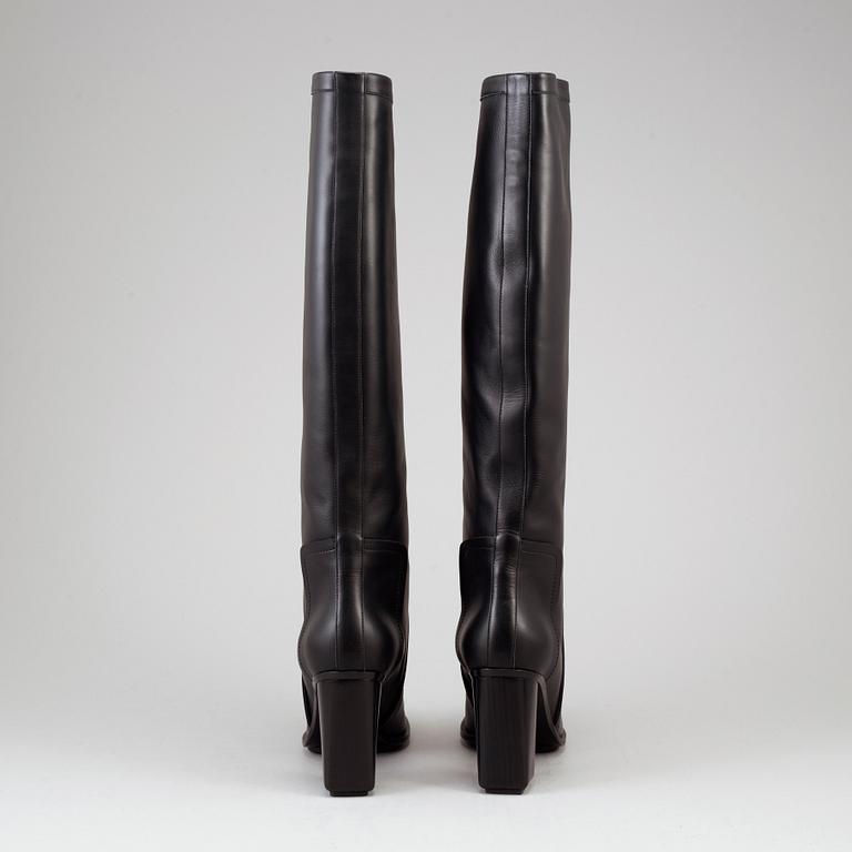 HERMÈS, a pair of black leather boots, size 40. 2019.