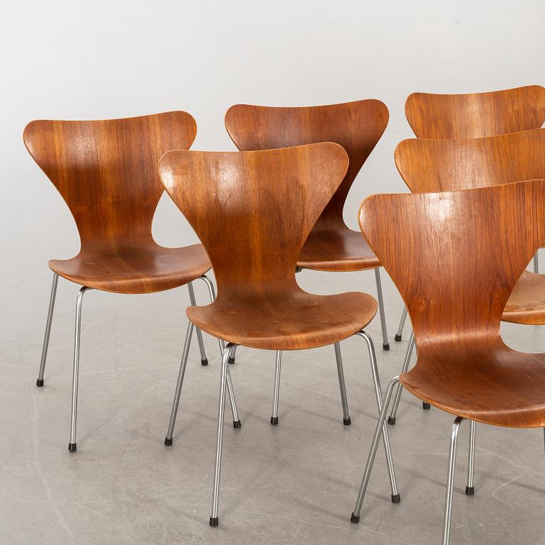 ARNE JACOBSEN, a set of six sjuan chairs.